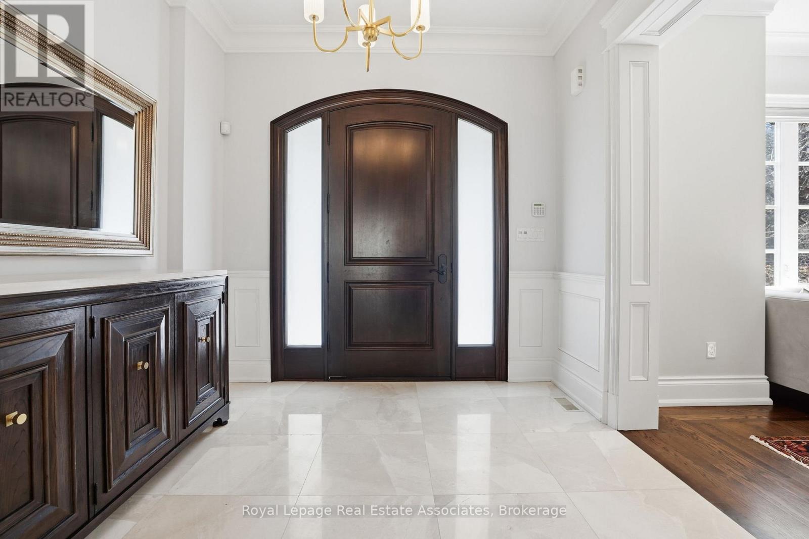 1395 Trotwood Avenue, Mississauga, Ontario  L5G 3Z7 - Photo 3 - W12975574