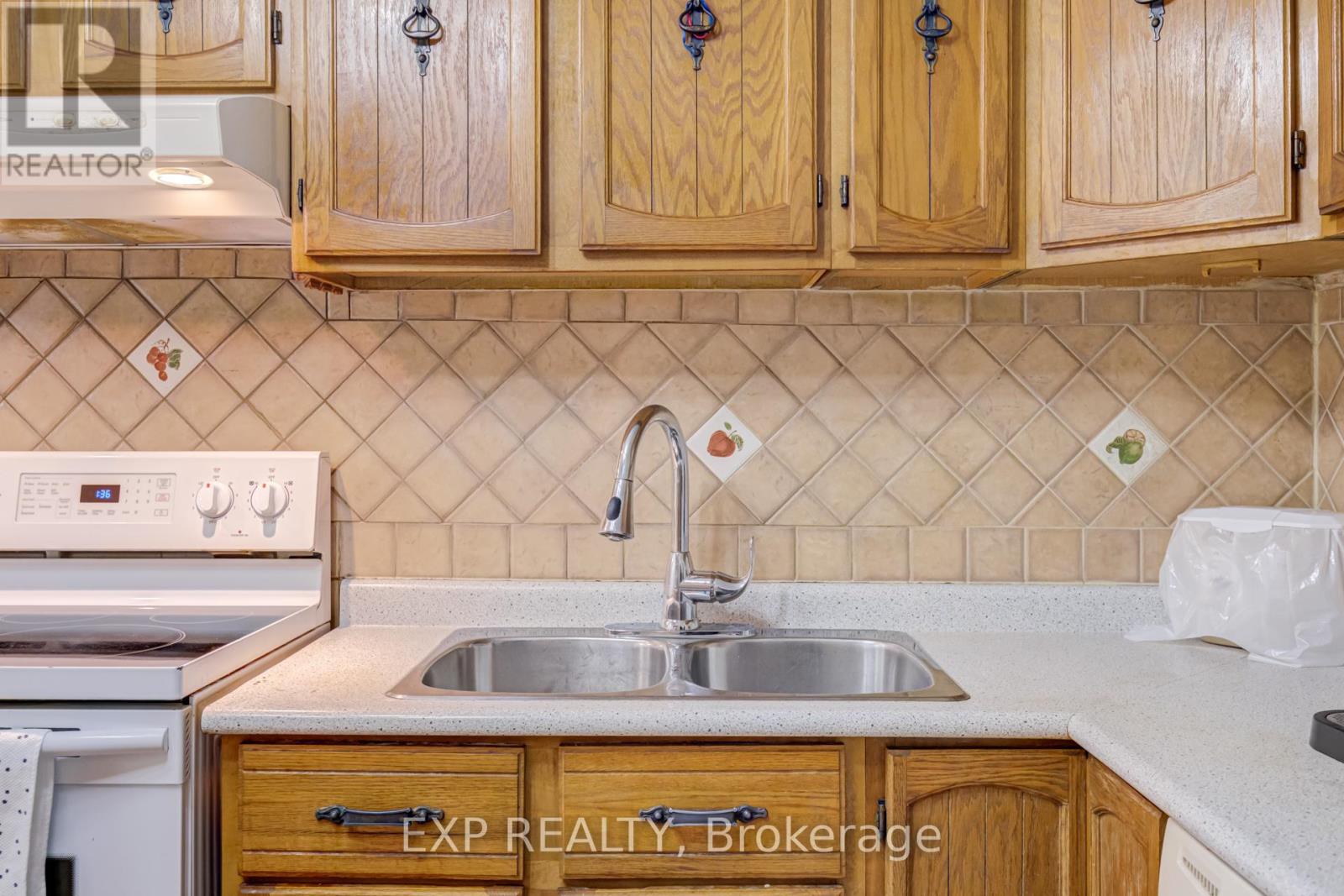 444 Maybank Avenue, Toronto, Ontario  M6N 3S8 - Photo 6 - W12975632