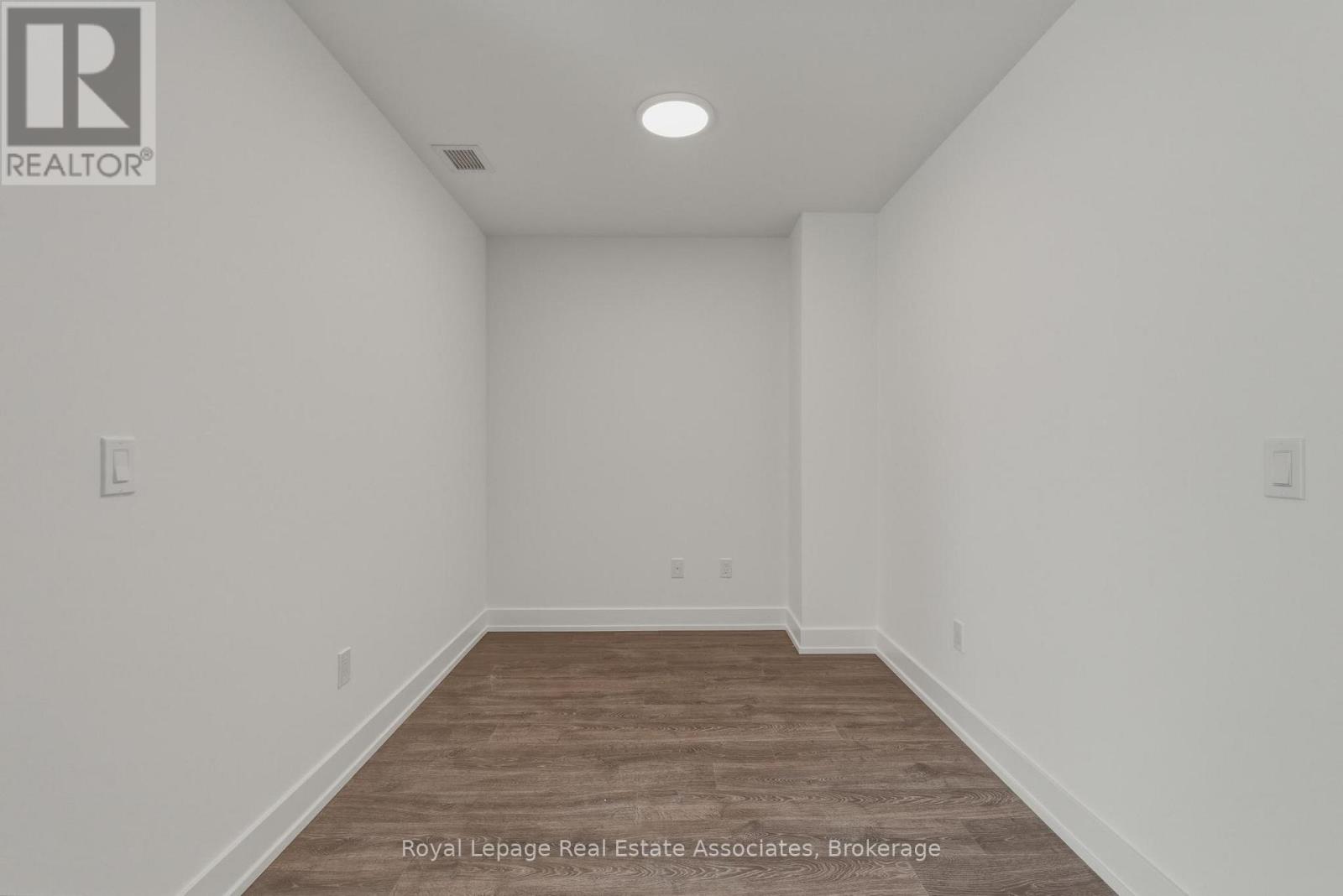 1010 - 25 Cordova Avenue, Toronto, Ontario  M9A 0E5 - Photo 5 - W12975676