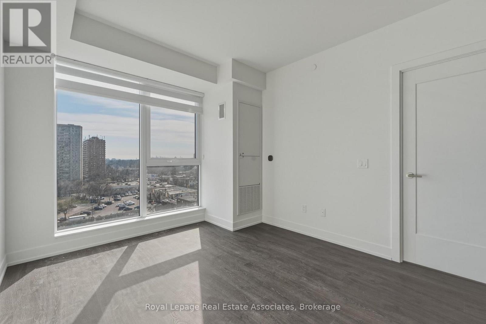 1010 - 25 Cordova Avenue, Toronto, Ontario  M9A 0E5 - Photo 9 - W12975676