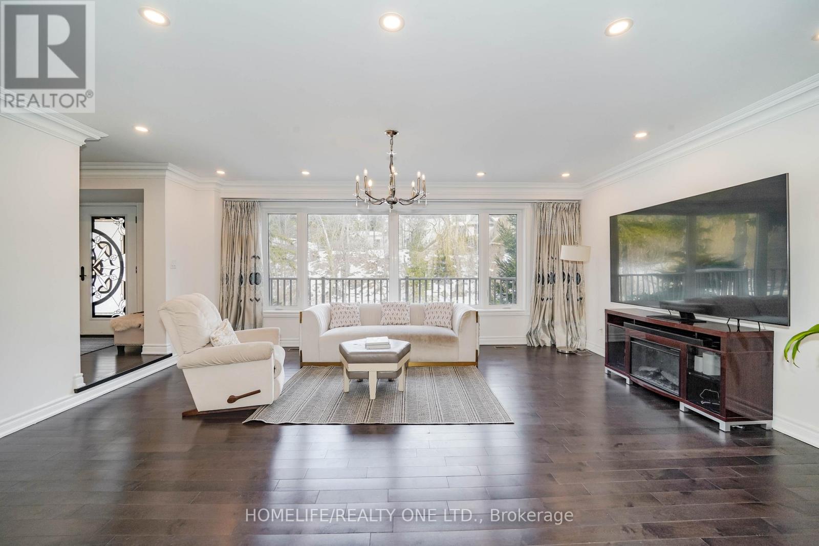 31 Bearwood Drive, Toronto, Ontario  M9A 4G5 - Photo 11 - W12975692