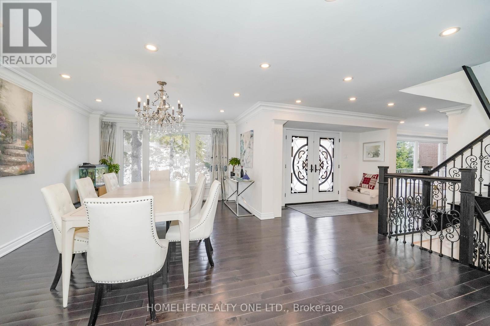 31 Bearwood Drive, Toronto, Ontario  M9A 4G5 - Photo 13 - W12975692