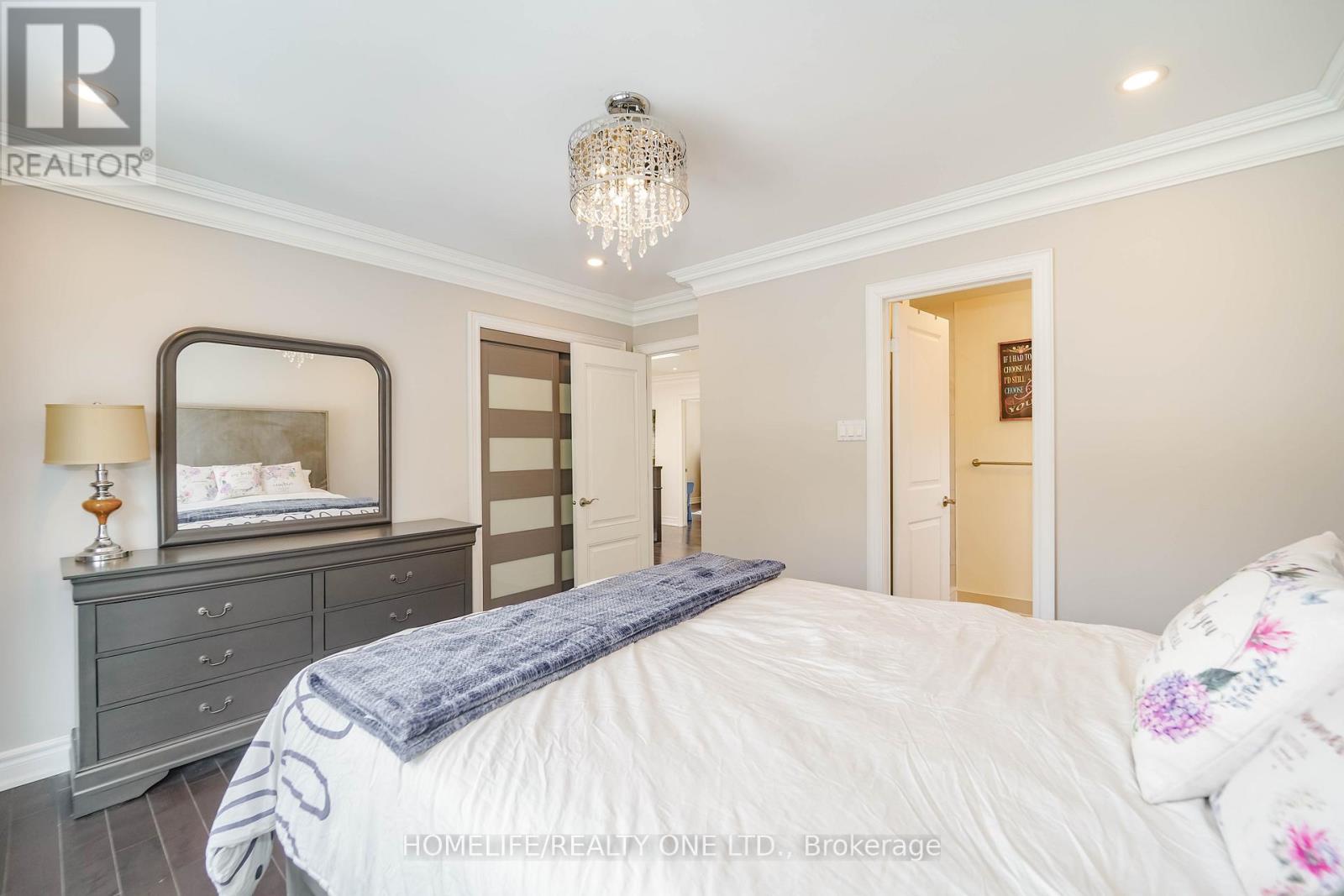 31 Bearwood Drive, Toronto, Ontario  M9A 4G5 - Photo 30 - W12975692