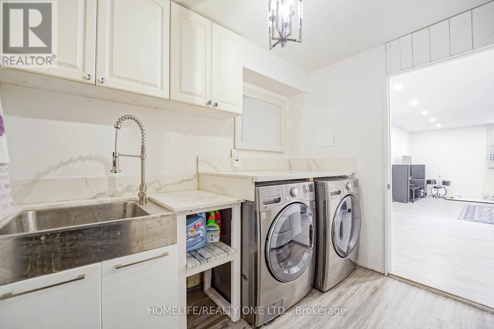 31 Bearwood Drive, Toronto, Ontario  M9A 4G5 - Photo 36 - W12975692