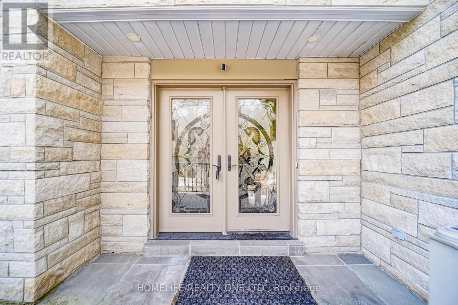 31 Bearwood Drive, Toronto, Ontario  M9A 4G5 - Photo 6 - W12975692