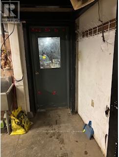 464 Gilbert Avenue, Toronto (Caledonia-Fairbank), Ontario  M6E 4X5 - Photo 3 - W12975734