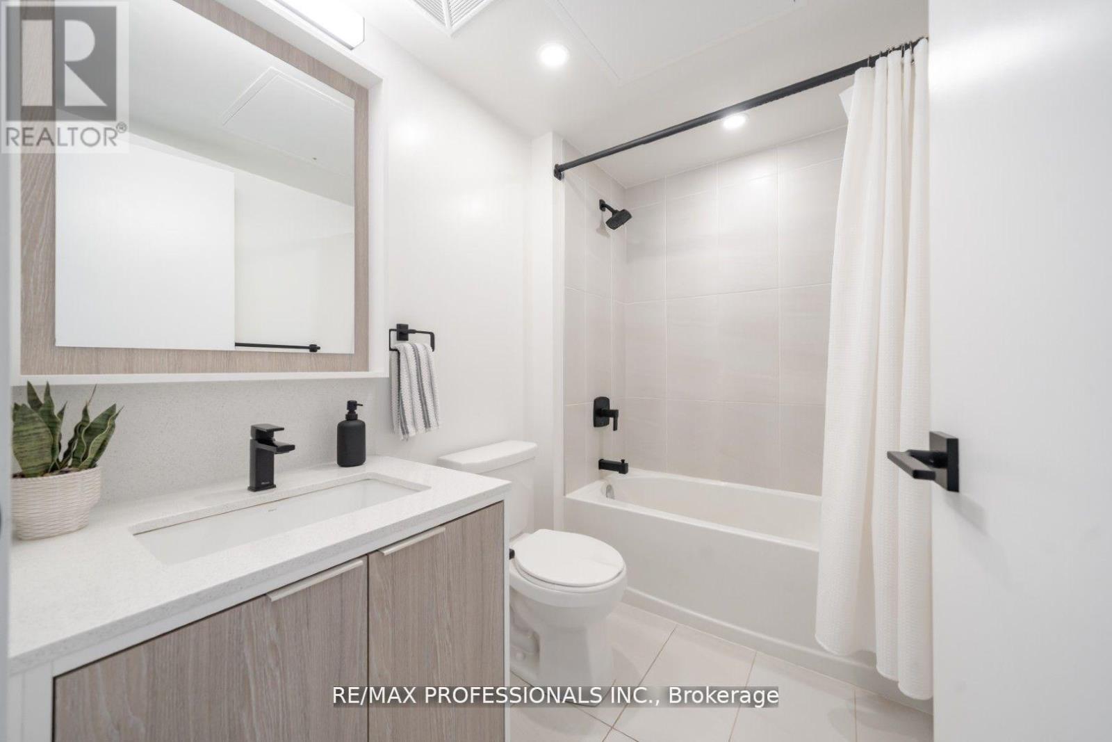 305 - 36 Zorra Street, Toronto, Ontario  M8Z 0G5 - Photo 13 - W12975746