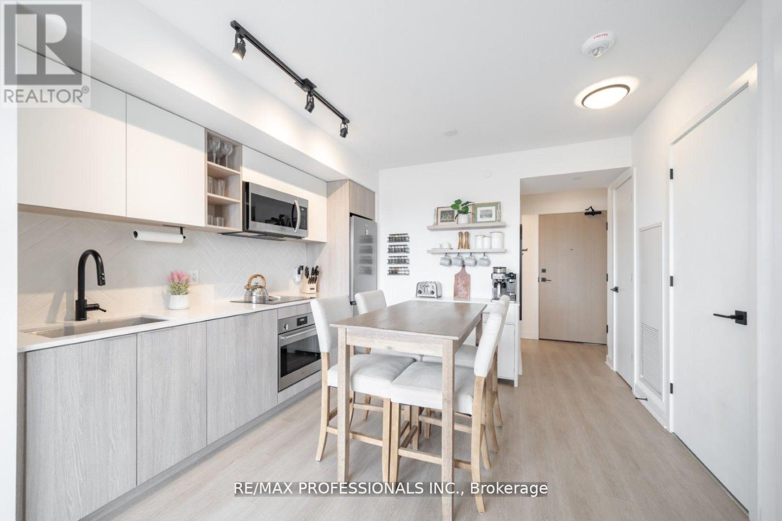 305 - 36 Zorra Street, Toronto, Ontario  M8Z 0G5 - Photo 9 - W12975746