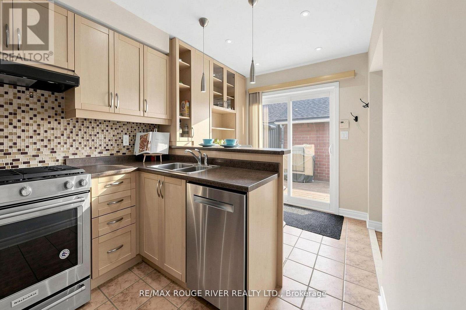 186 Brandon Avenue, Toronto, Ontario  M6H 4H2 - Photo 14 - W12975762