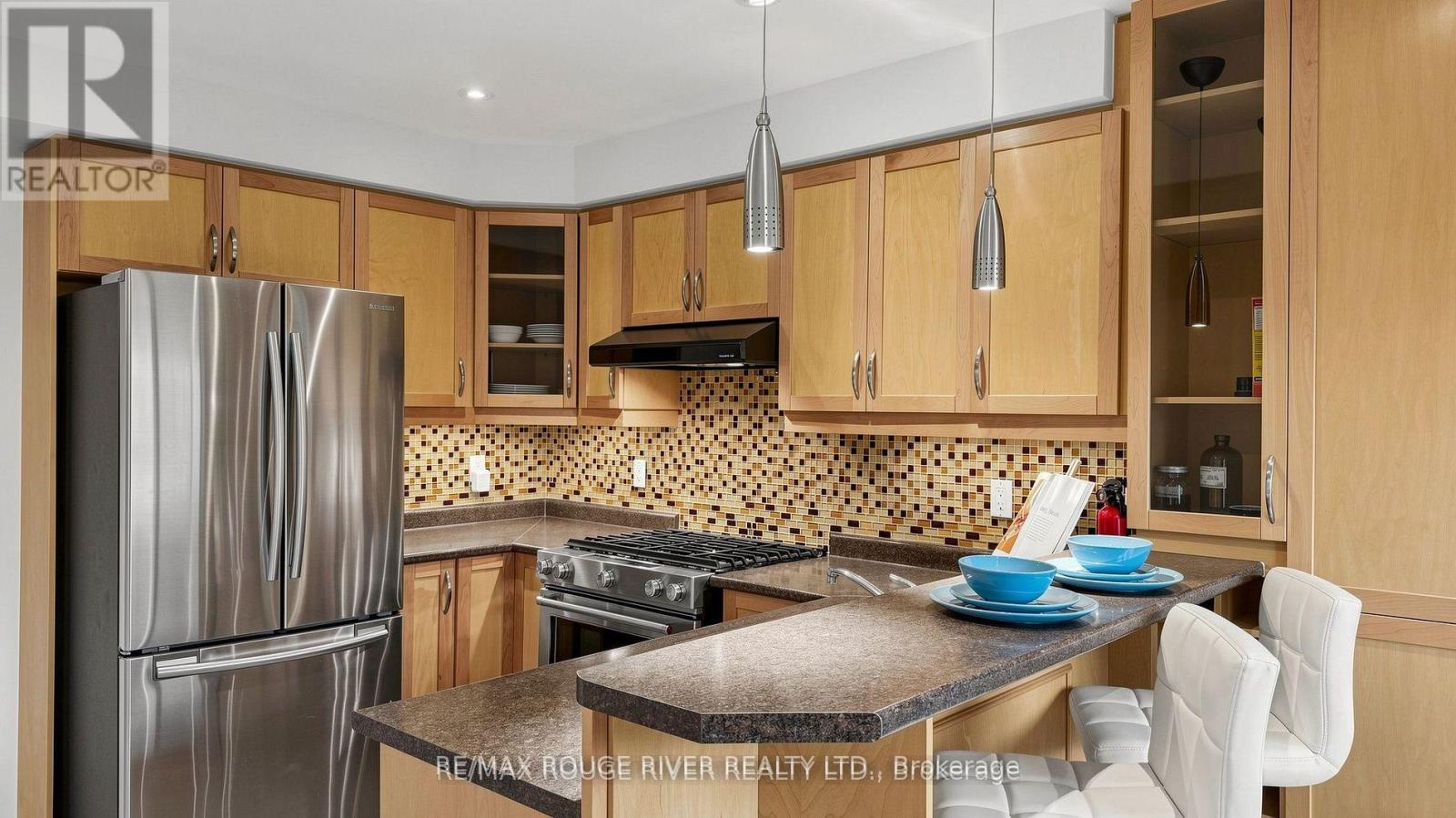 186 Brandon Avenue, Toronto, Ontario  M6H 4H2 - Photo 2 - W12975762