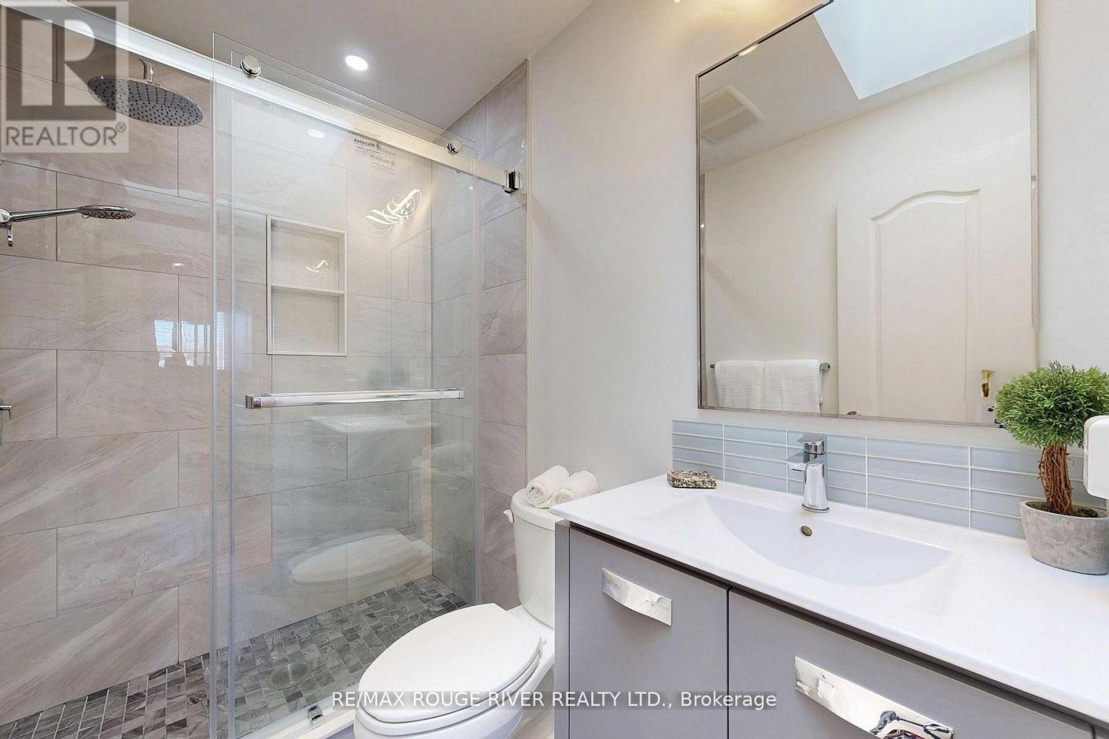 186 Brandon Avenue, Toronto, Ontario  M6H 4H2 - Photo 24 - W12975762