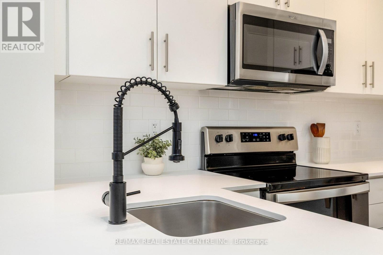 18 - 3409 Ridgeway Drive, Mississauga, Ontario  L5L 0B9 - Photo 15 - W12975766