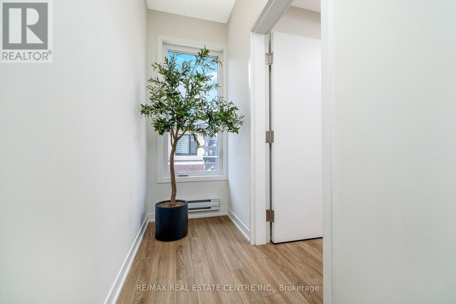 18 - 3409 Ridgeway Drive, Mississauga, Ontario  L5L 0B9 - Photo 4 - W12975766