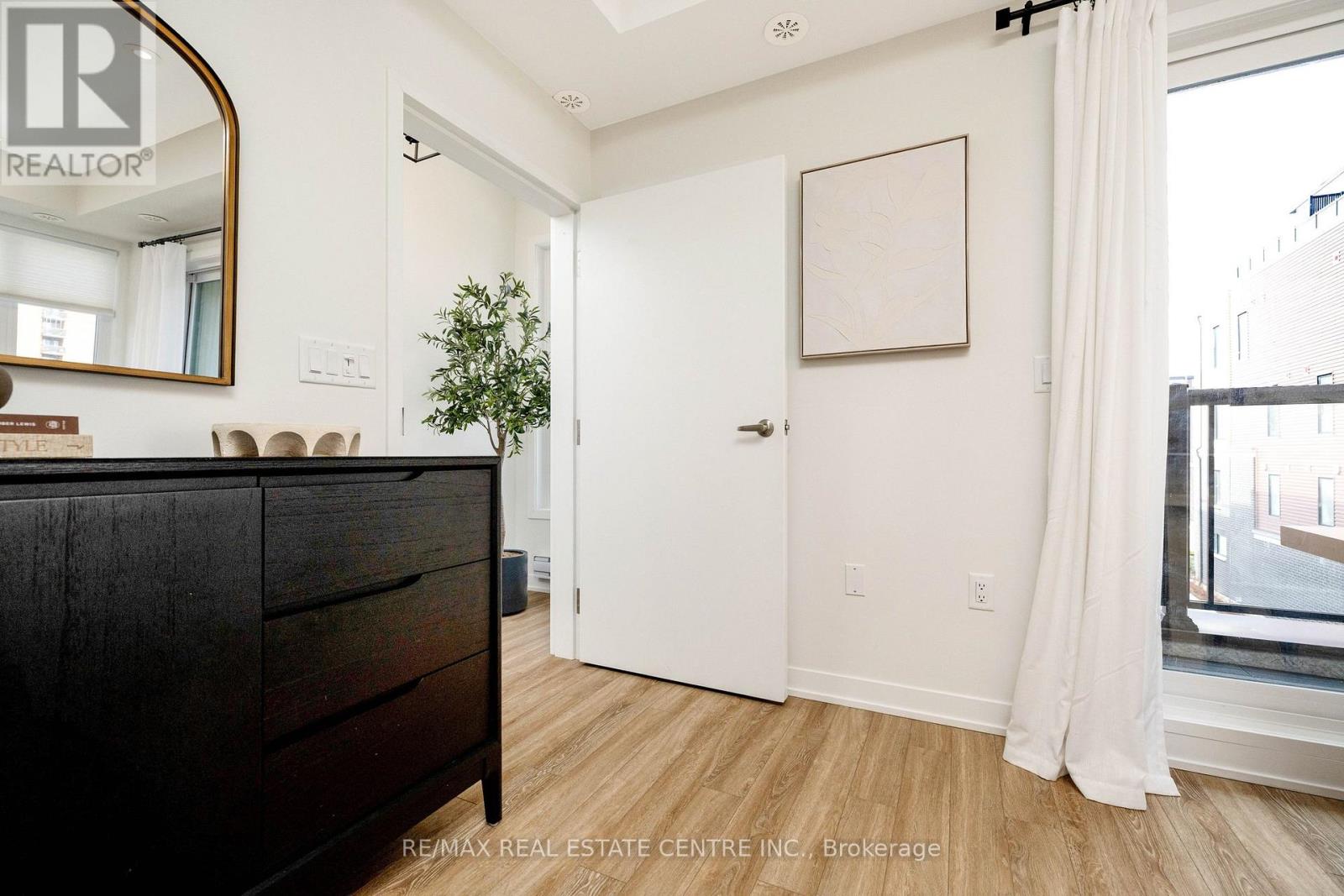 18 - 3409 Ridgeway Drive, Mississauga, Ontario  L5L 0B9 - Photo 5 - W12975766