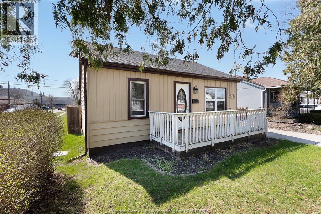 2497 Chandler, Windsor, Ontario  N8W 4A7 - Photo 3 - 26007563