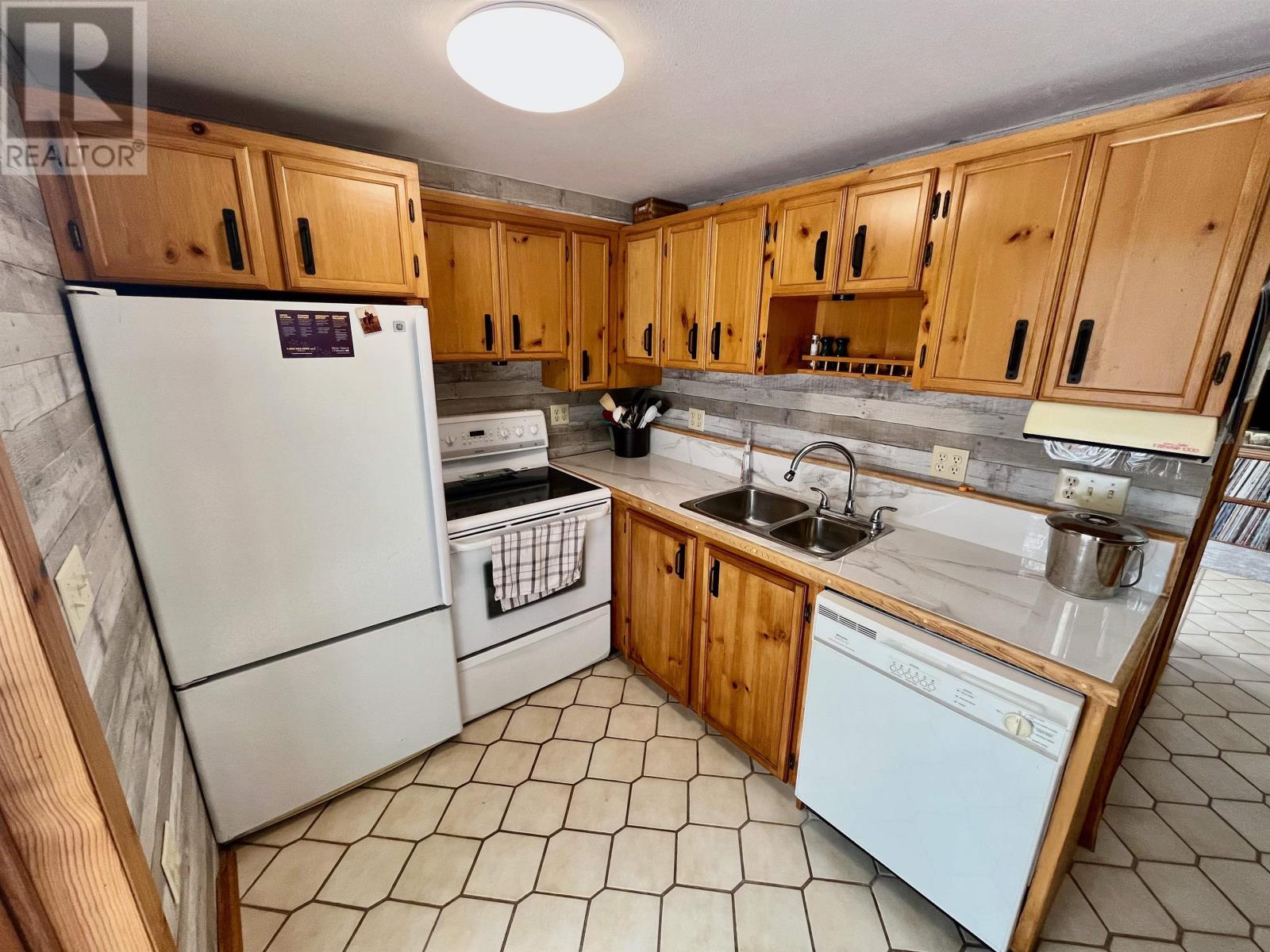 76 Ojibway Dr, Eagle River, Ontario  P0V 1S0 - Photo 9 - TB2600575