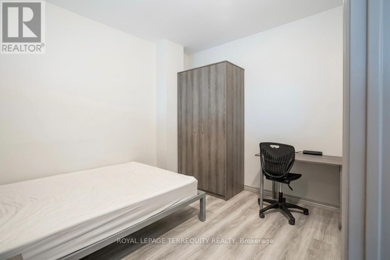 F106 - 275 Larch Street, Waterloo, Ontario  N2L 0J5 - Photo 15 - X12975394