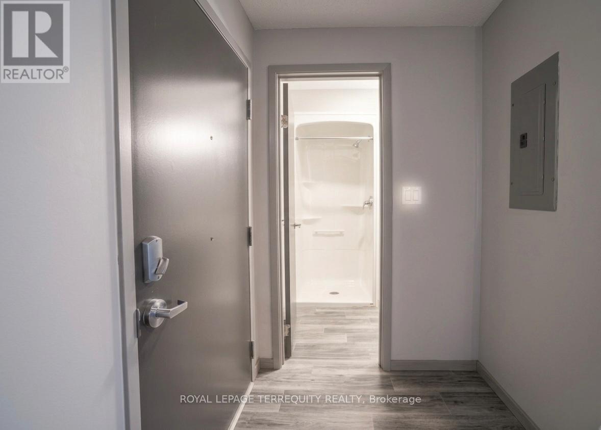 F106 - 275 Larch Street, Waterloo, Ontario  N2L 0J5 - Photo 18 - X12975394