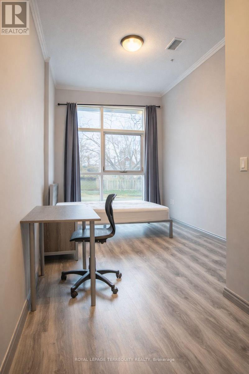 F106 - 275 Larch Street, Waterloo, Ontario  N2L 0J5 - Photo 8 - X12975394