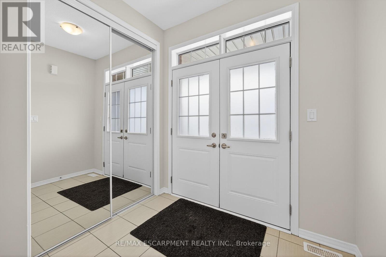 20 Armes Street, Hamilton, Ontario  L0R 1C0 - Photo 5 - X12975646