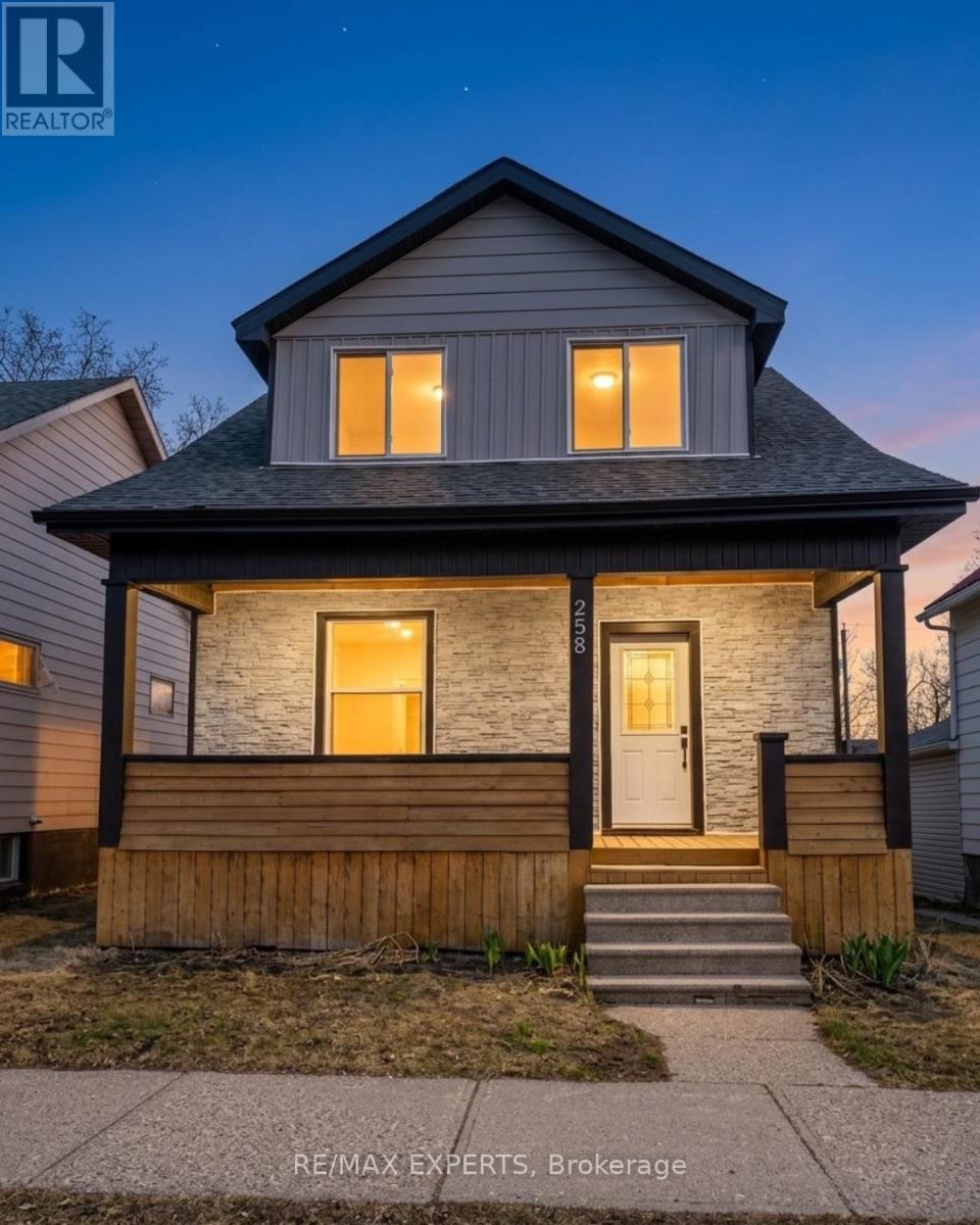 258 DUNDAS STREET, Woodstock, Ontario