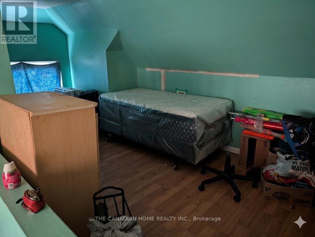 563 Cannon Street E, Hamilton, Ontario  L8L 2G2 - Photo 3 - X12975732