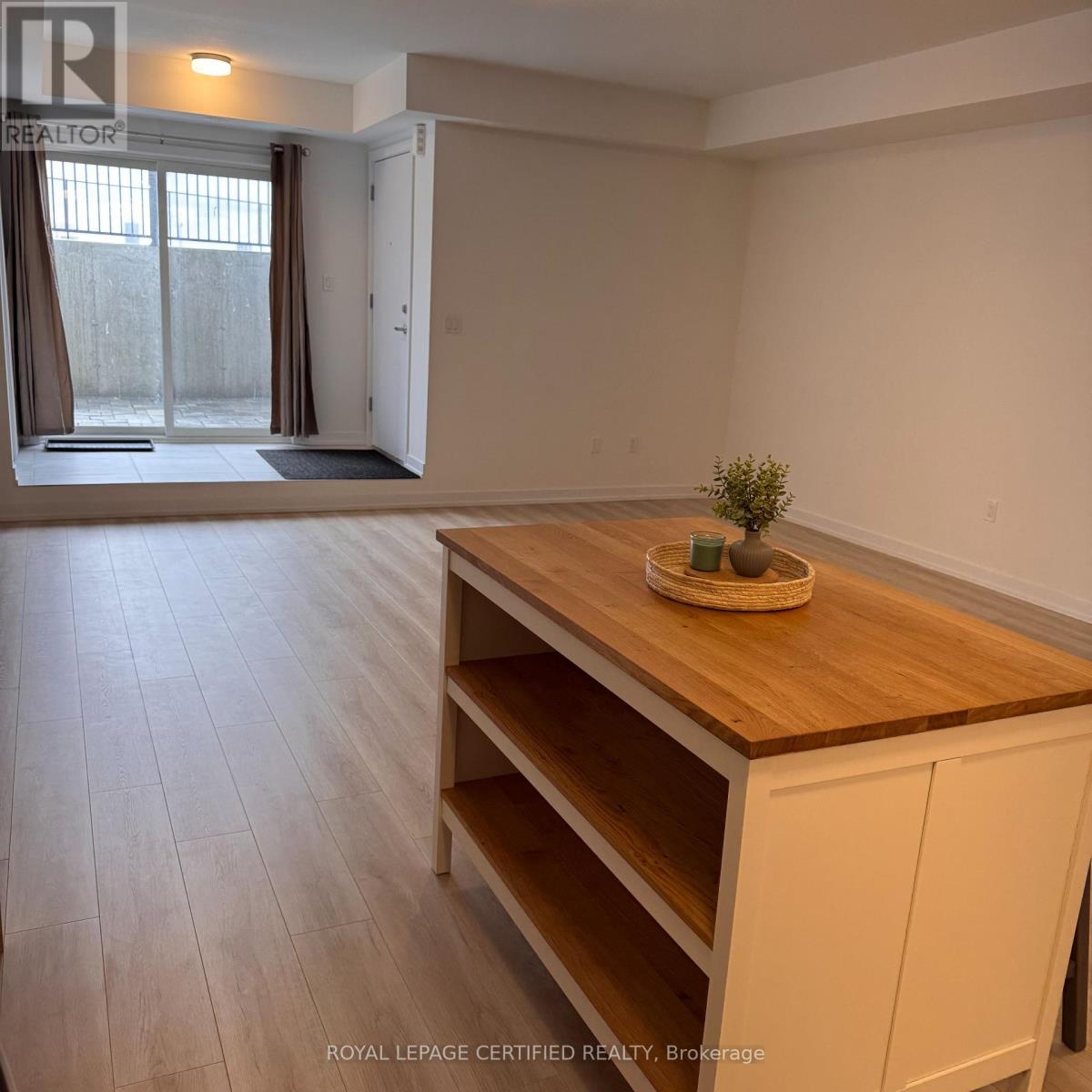 P16 - 25 Palace Street, Kitchener, Ontario  N2E 0L2 - Photo 2 - X12975800