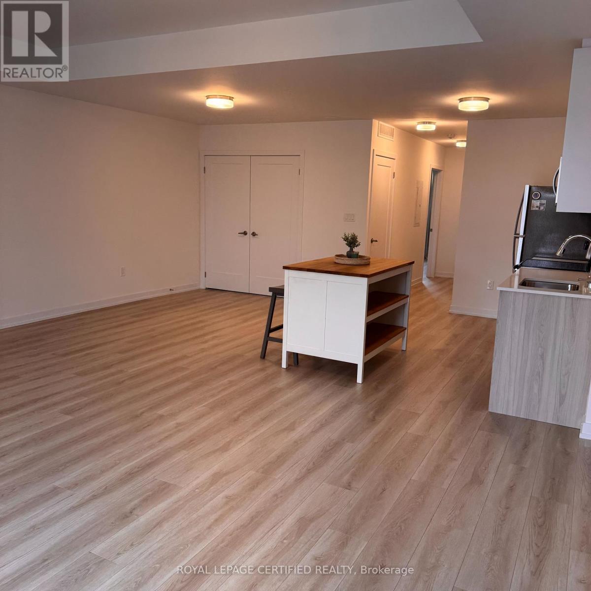 P16 - 25 Palace Street, Kitchener, Ontario  N2E 0L2 - Photo 4 - X12975800