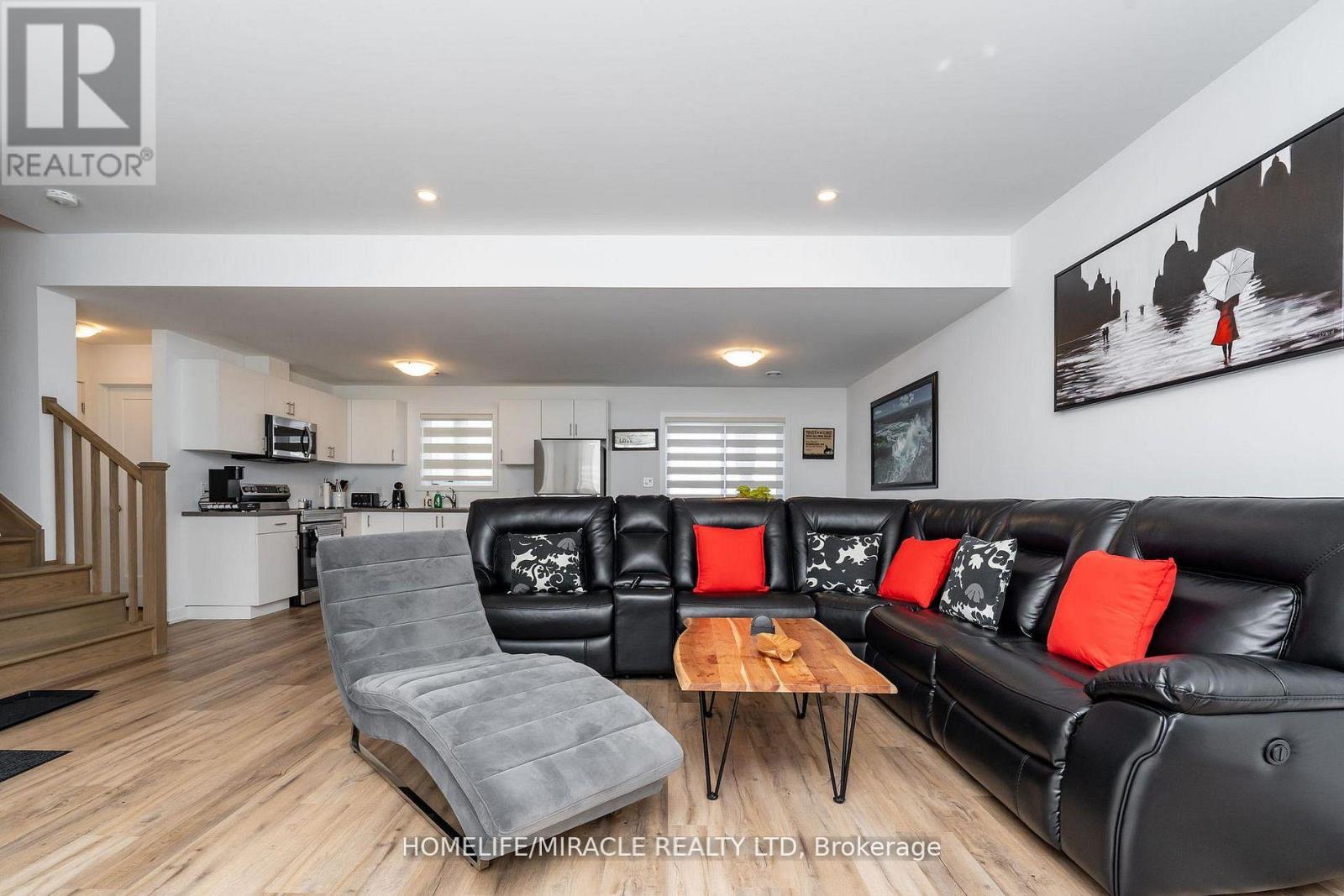 825 - 4263 Fourth Avenue, Niagara Falls, Ontario  L2E 0C2 - Photo 5 - X12975826