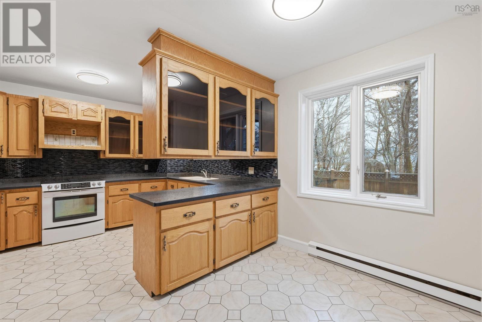 24 The Horseshoe, Dartmouth, Nova Scotia  B2Y 4E5 - Photo 12 - 202606784