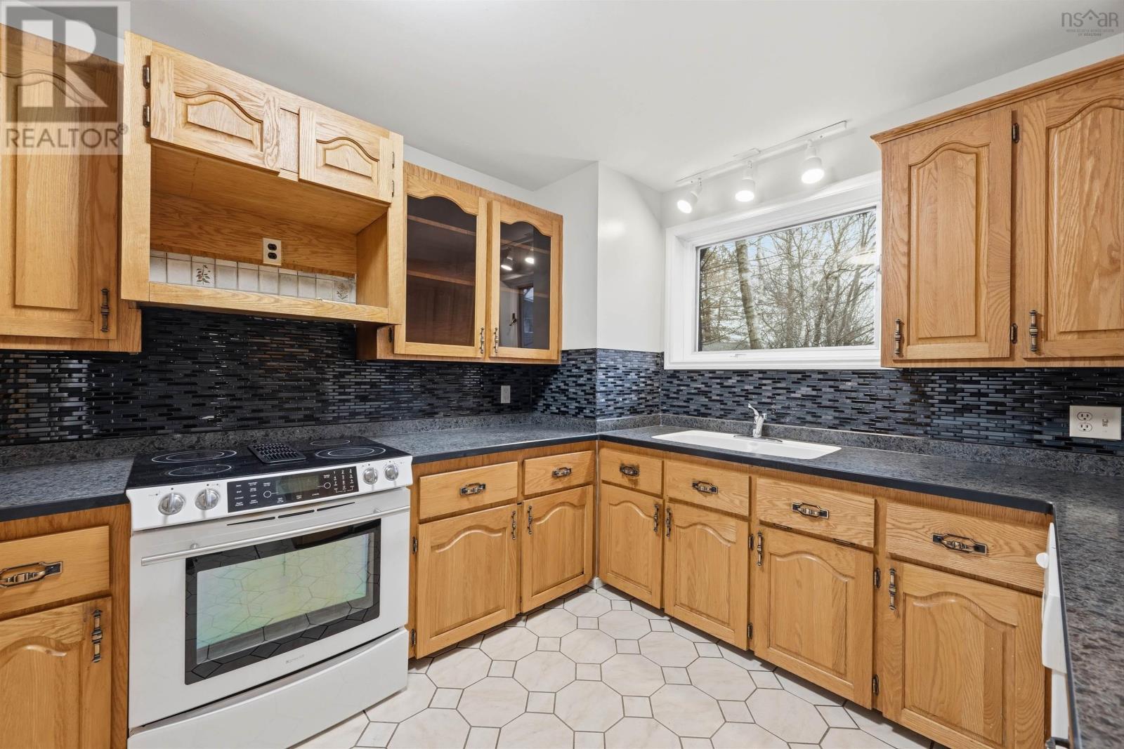 24 The Horseshoe, Dartmouth, Nova Scotia  B2Y 4E5 - Photo 14 - 202606784