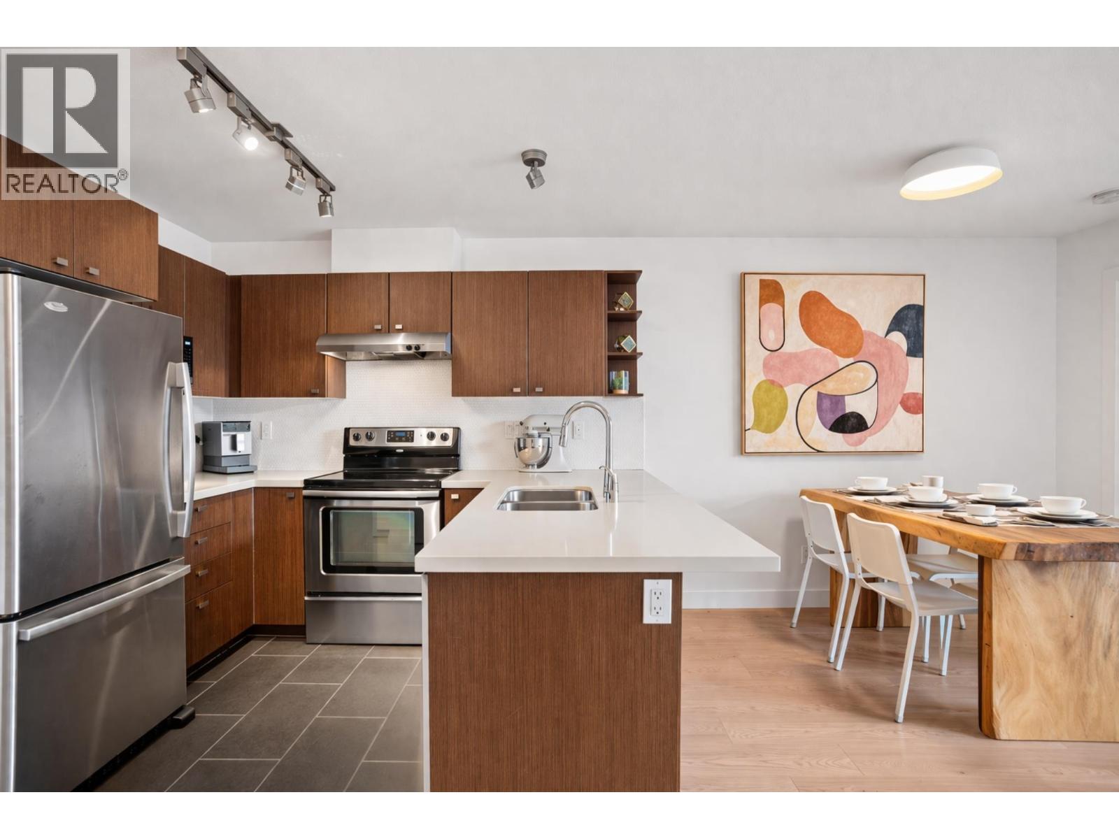 404 738 E 29th Avenue, Vancouver, British Columbia V5V 0B6 - Photo 2 - R3108234