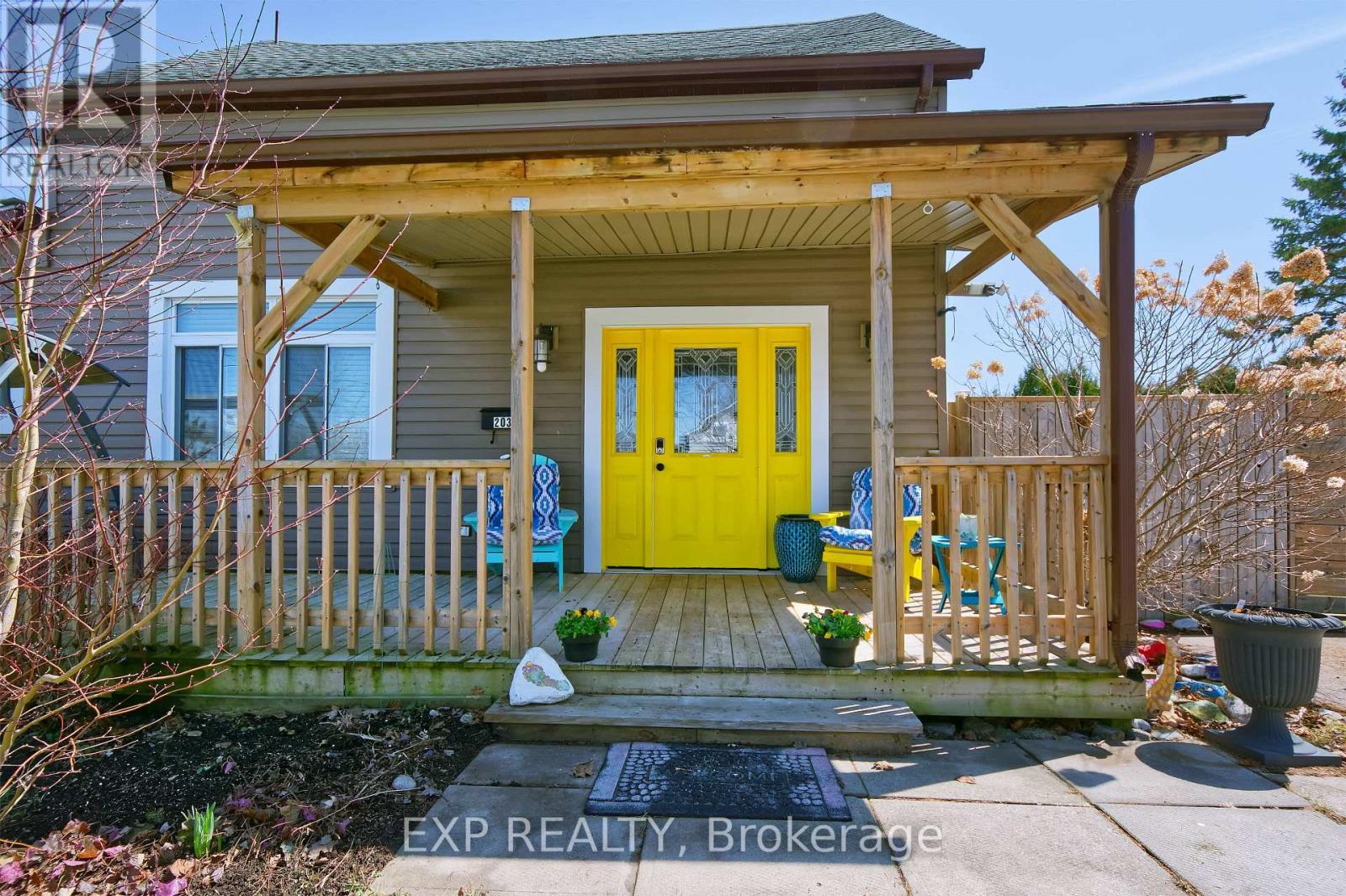 203 Mckellar Street, Southwest Middlesex, Ontario  N0L 1M0 - Photo 2 - X12975450