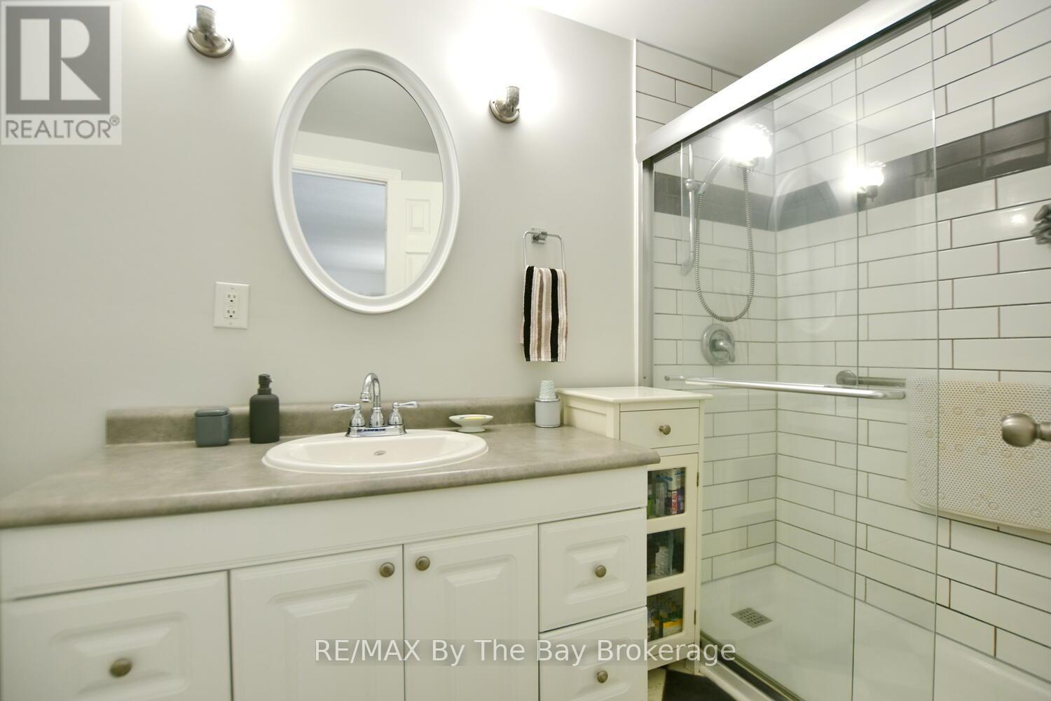 1 Golf Avenue, Wasaga Beach, Ontario  L9Z 1K2 - Photo 15 - S12976030