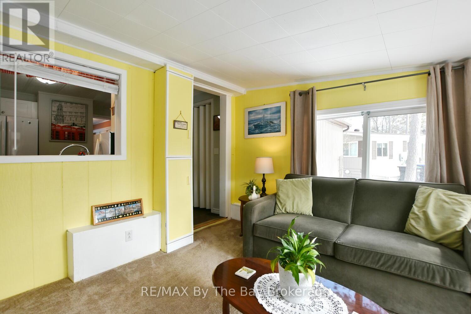 1 Golf Avenue, Wasaga Beach, Ontario  L9Z 1K2 - Photo 17 - S12976030