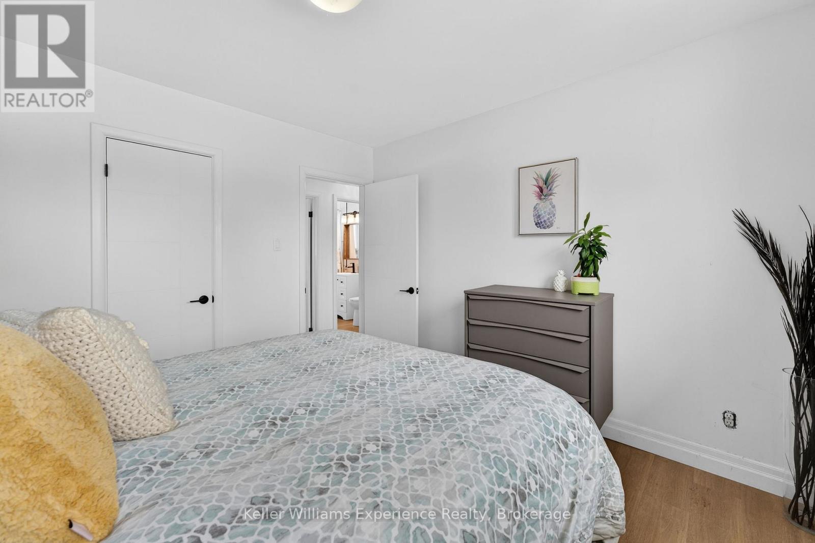 106 Nelson Street, Barrie, Ontario  L4M 4K7 - Photo 20 - S12976056