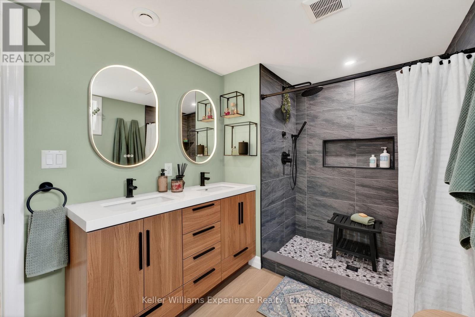 106 Nelson Street, Barrie, Ontario  L4M 4K7 - Photo 35 - S12976056