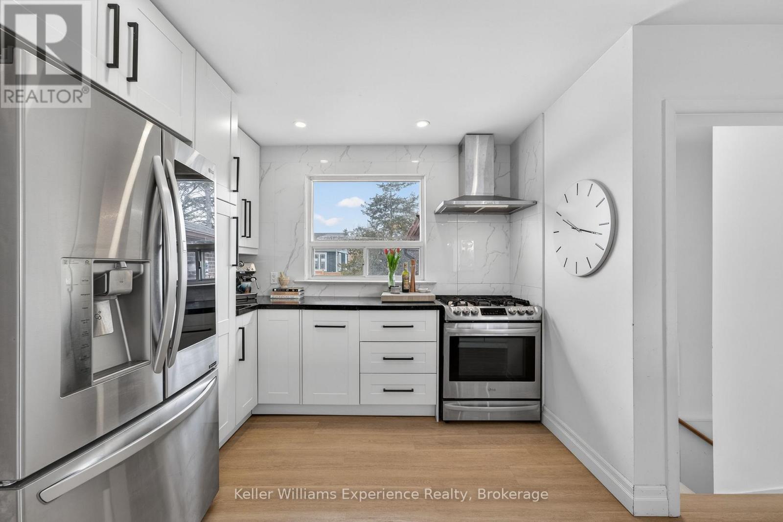 106 Nelson Street, Barrie, Ontario  L4M 4K7 - Photo 5 - S12976056