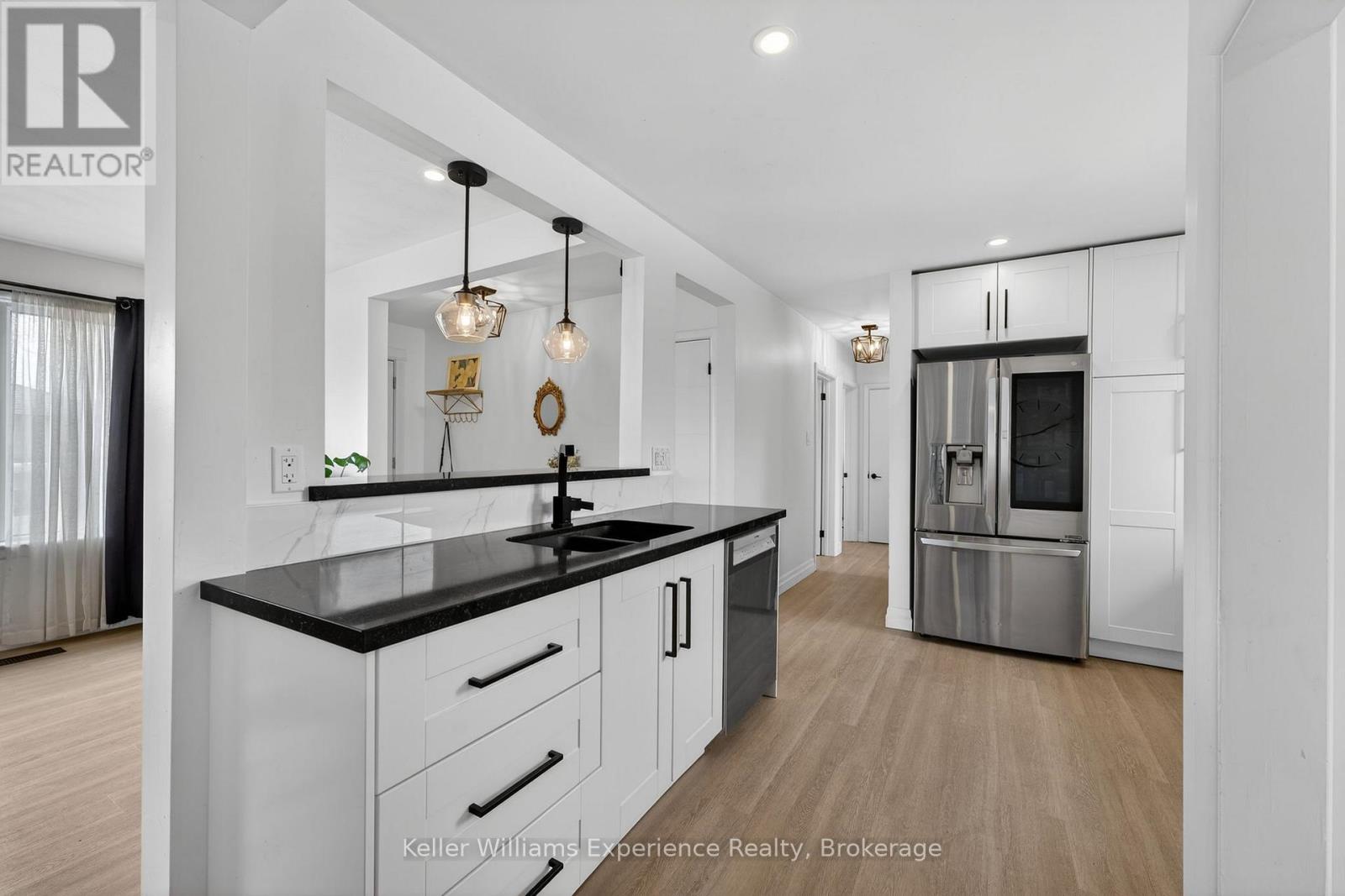 106 Nelson Street, Barrie, Ontario  L4M 4K7 - Photo 7 - S12976056