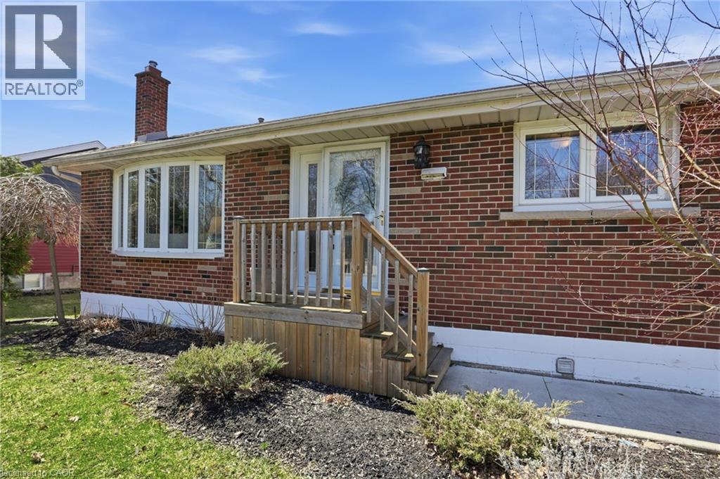 208 Seneca Avenue, Hamilton, Ontario  L9B 1M2 - Photo 11 - 40818962