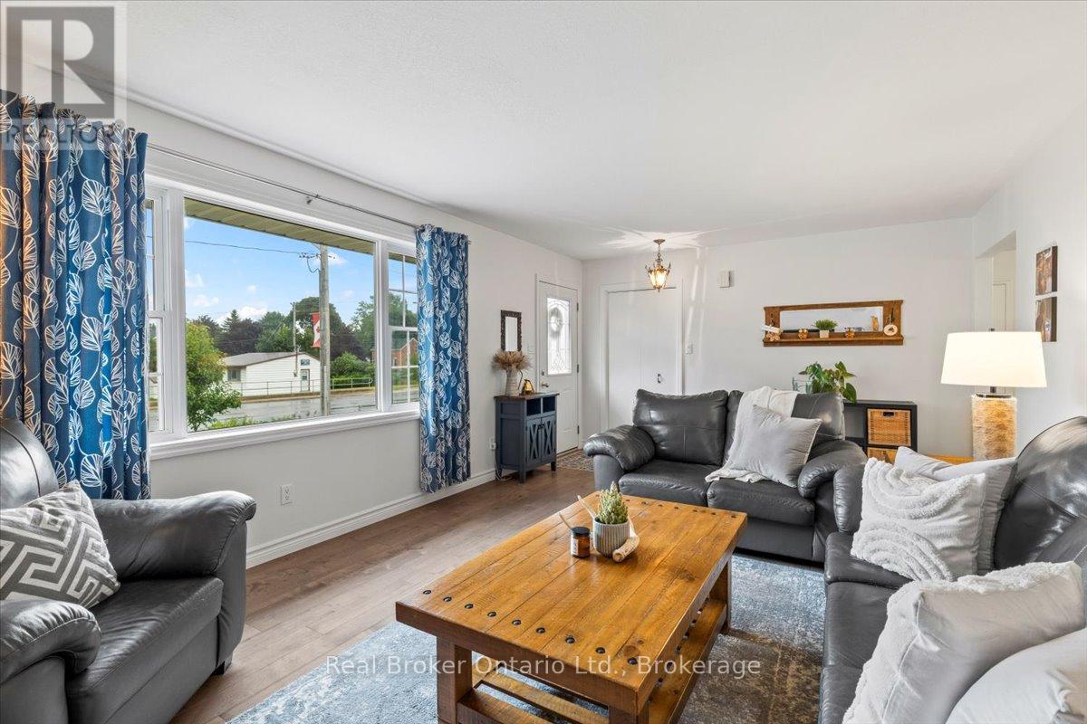 40 Arthur Street W, Minto, Ontario  N0G 1Z0 - Photo 5 - X12975954