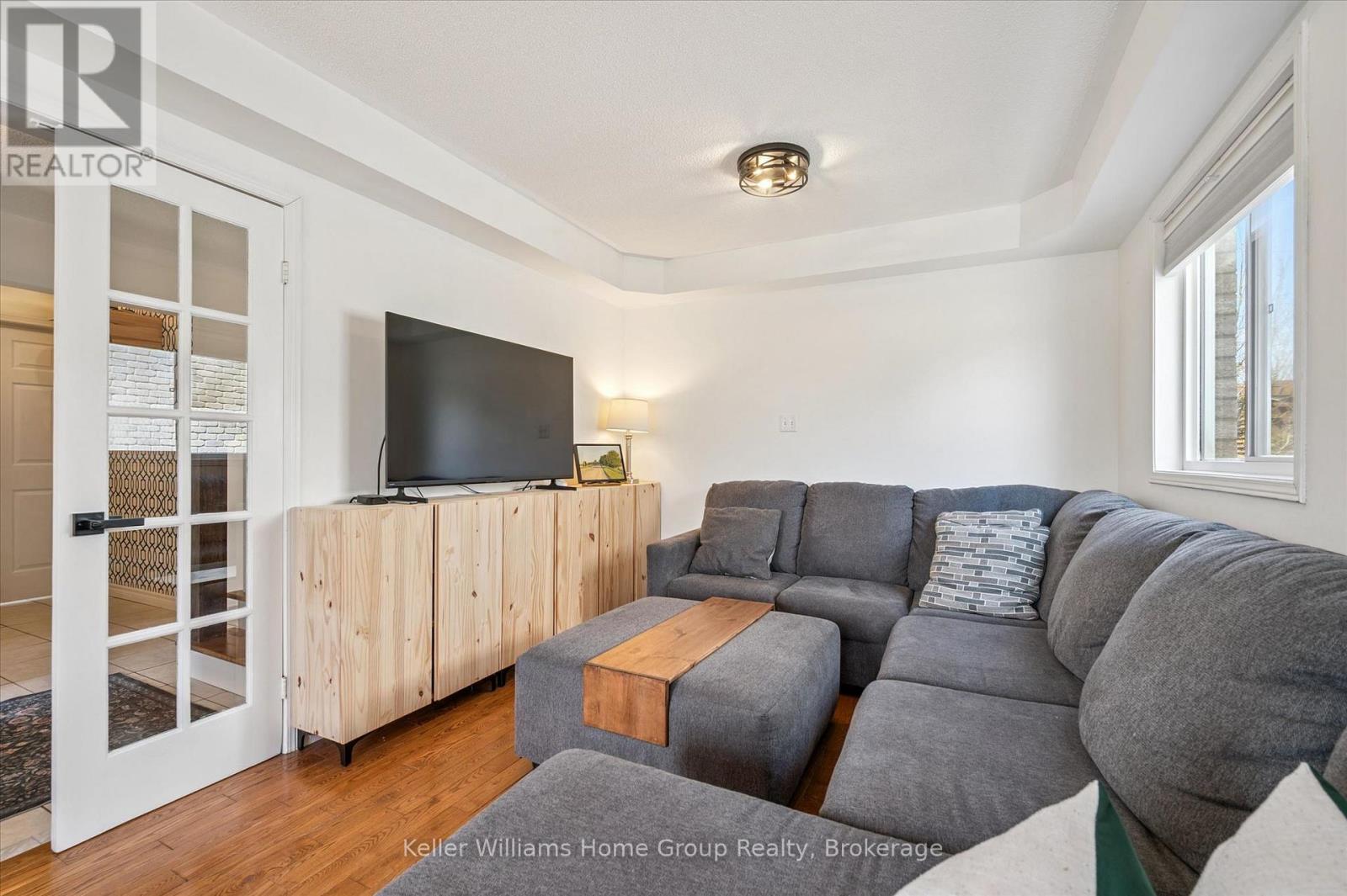 304 Daniel Crescent, Centre Wellington, Ontario  N0B 1S0 - Photo 8 - X12975996