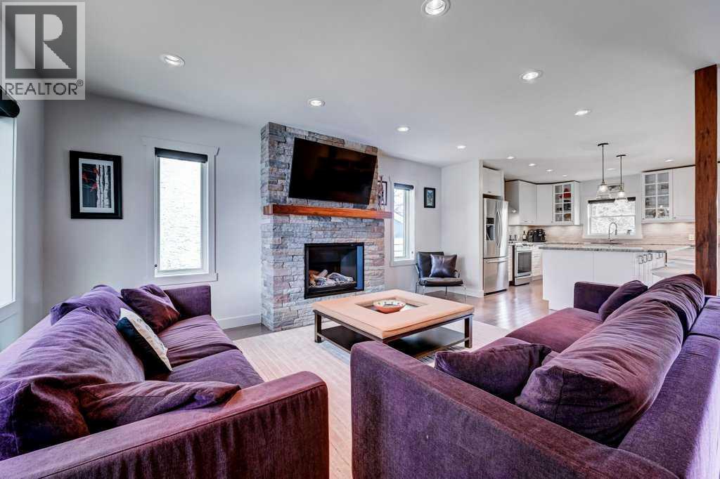 3040 26 Street SW, Calgary, Alberta  T3E 2B5 - Photo 3 - A2283067