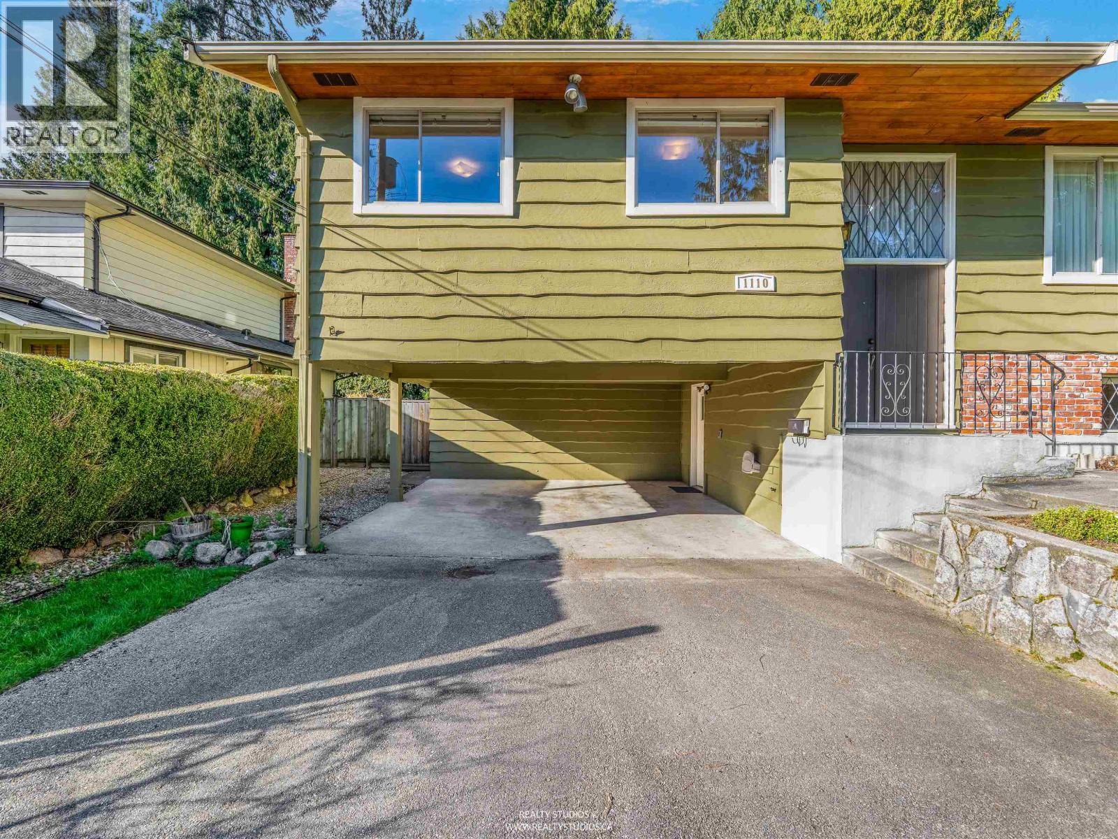 1110 Lodge Road, North Vancouver, British Columbia  V7R 1W8 - Photo 3 - R3109132