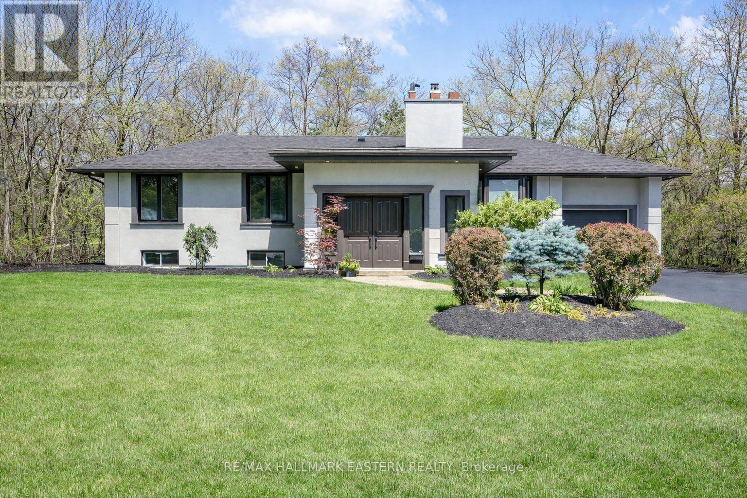 6 WELLER CRESCENT, Peterborough, Ontario