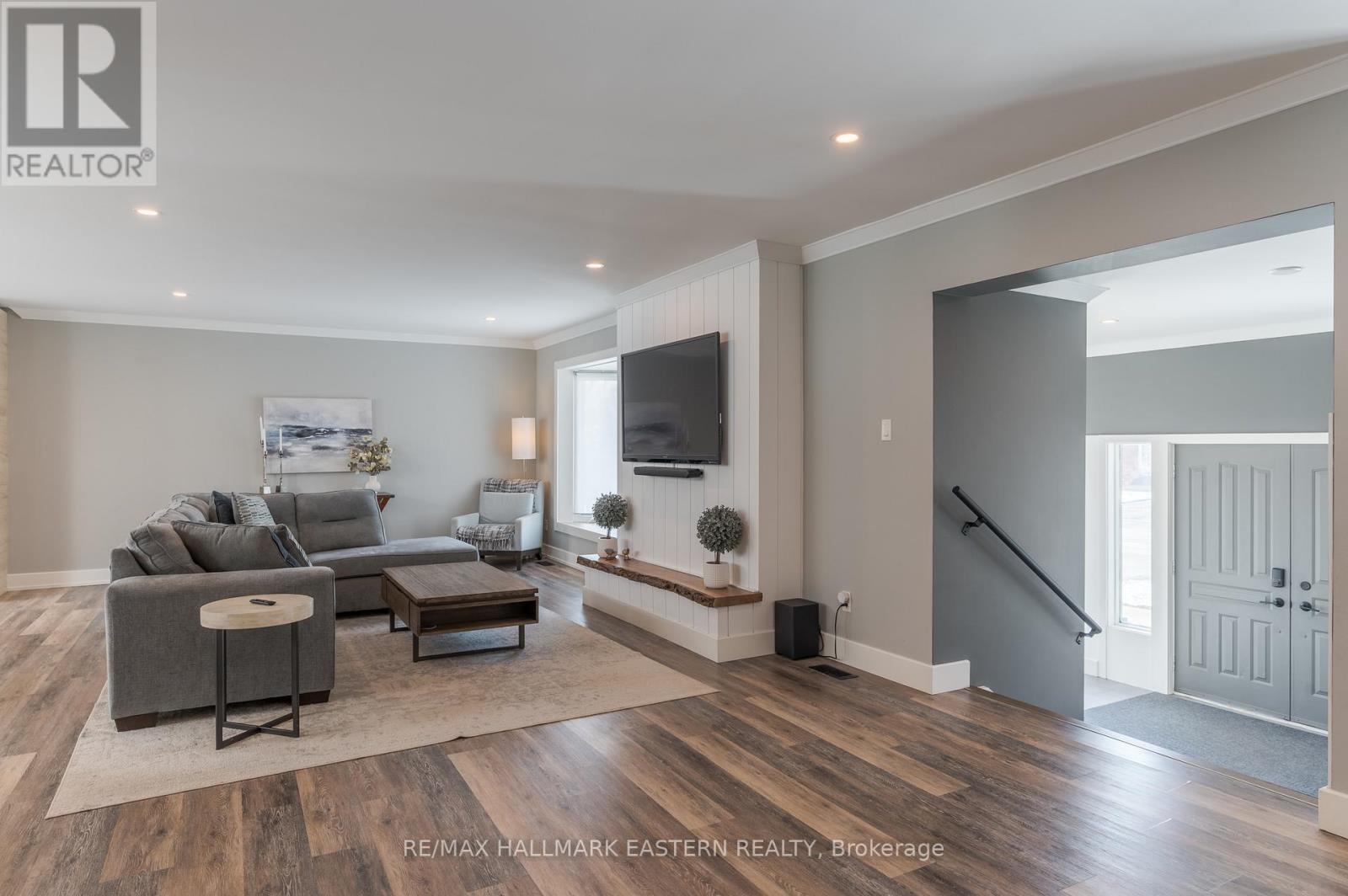 6 Weller Crescent, Peterborough, Ontario  K9J 6J5 - Photo 4 - X12976078