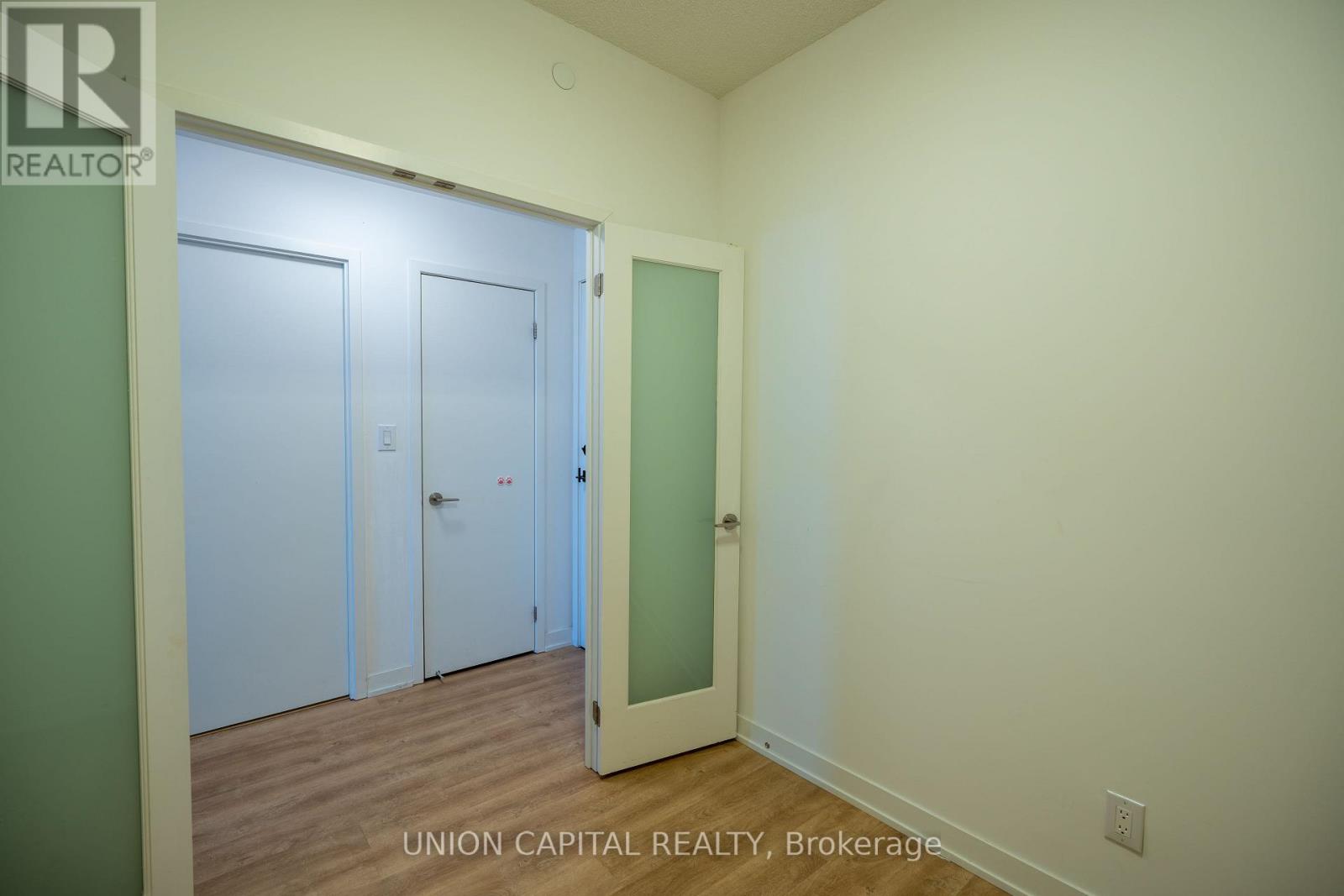 1106 - 8119 Birchmount Road, Markham, Ontario  L6G 0H5 - Photo 4 - N12975796