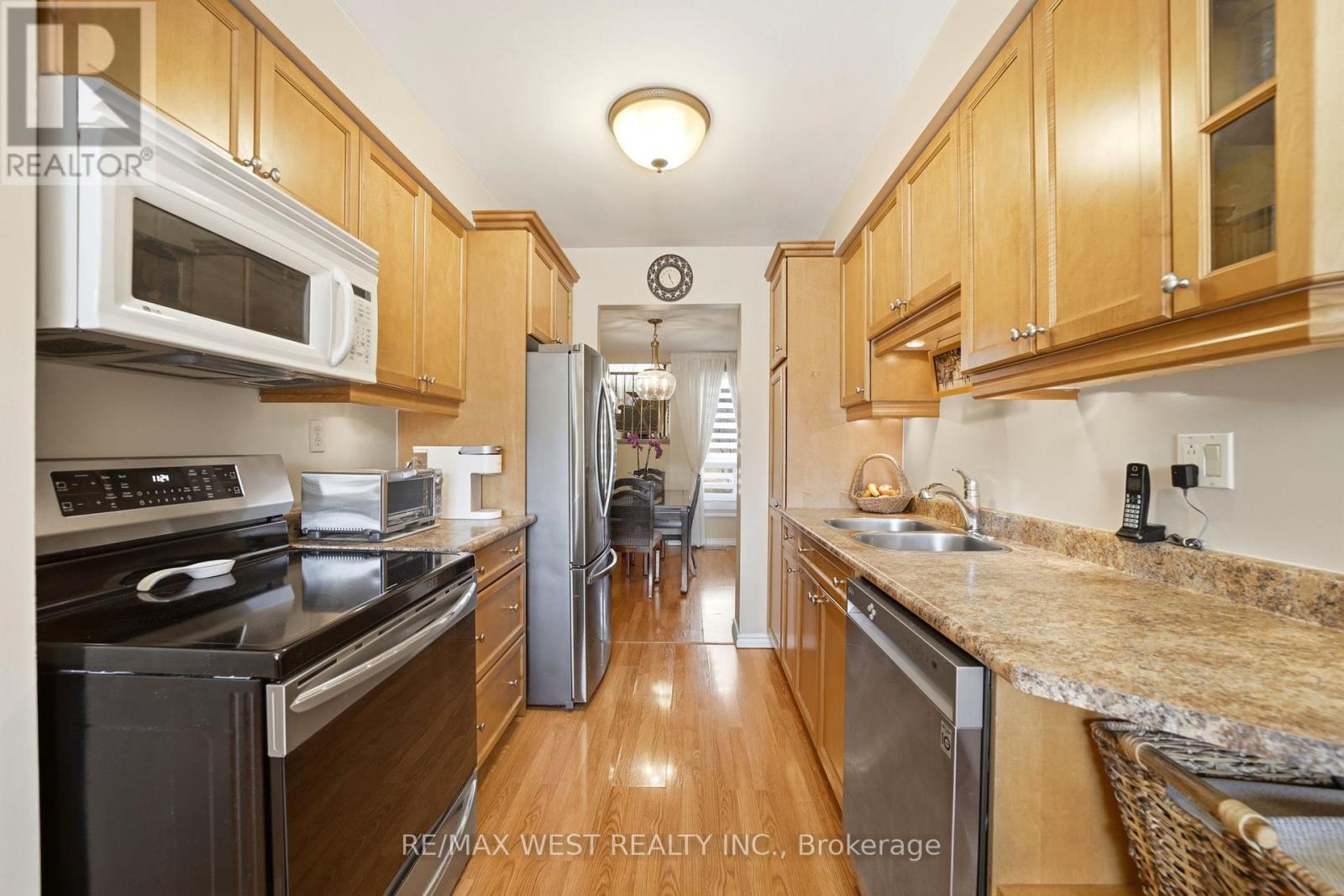 68 Buckland Way, Brampton, Ontario  L6V 3P4 - Photo 12 - W12963978