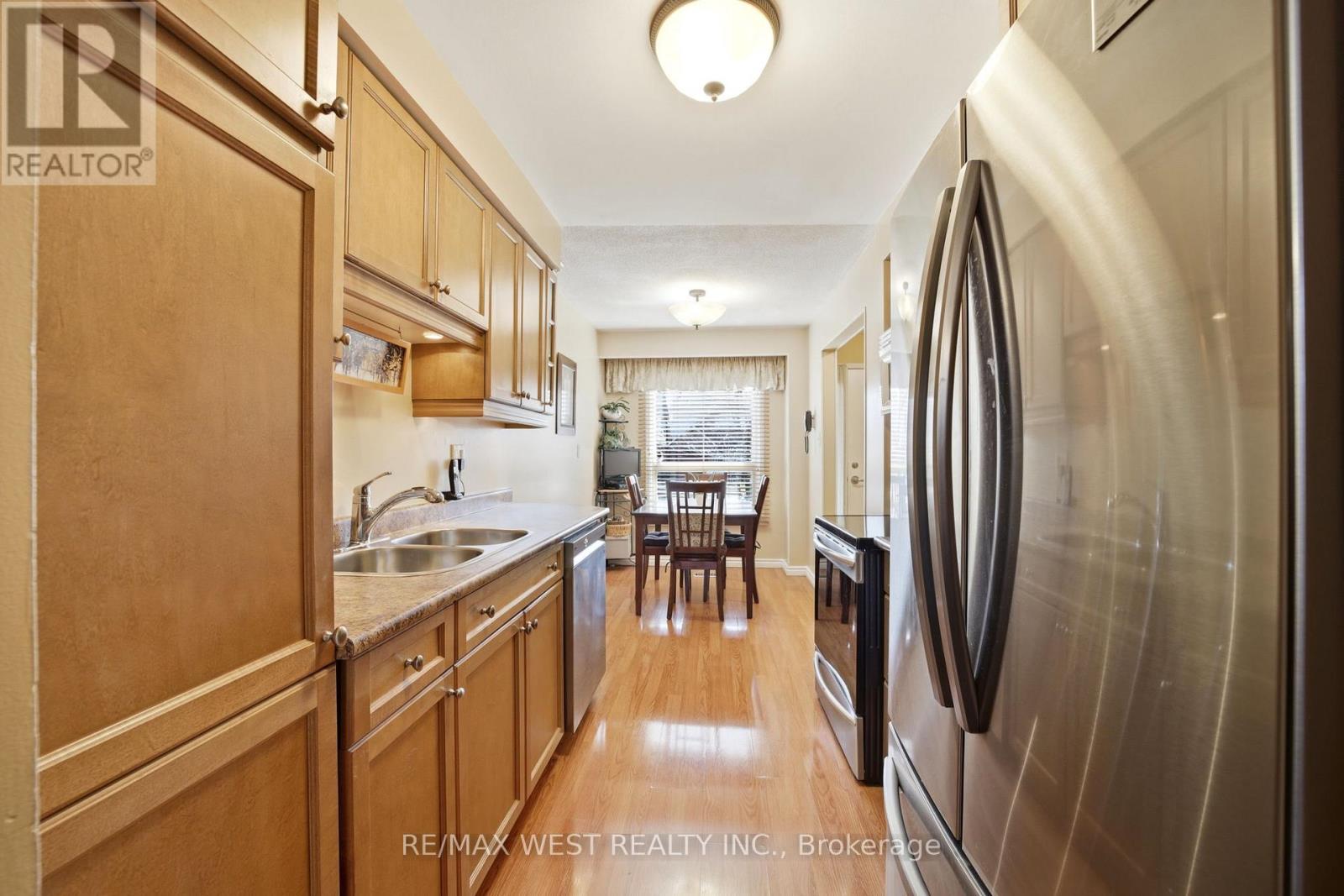 68 Buckland Way, Brampton, Ontario  L6V 3P4 - Photo 13 - W12963978