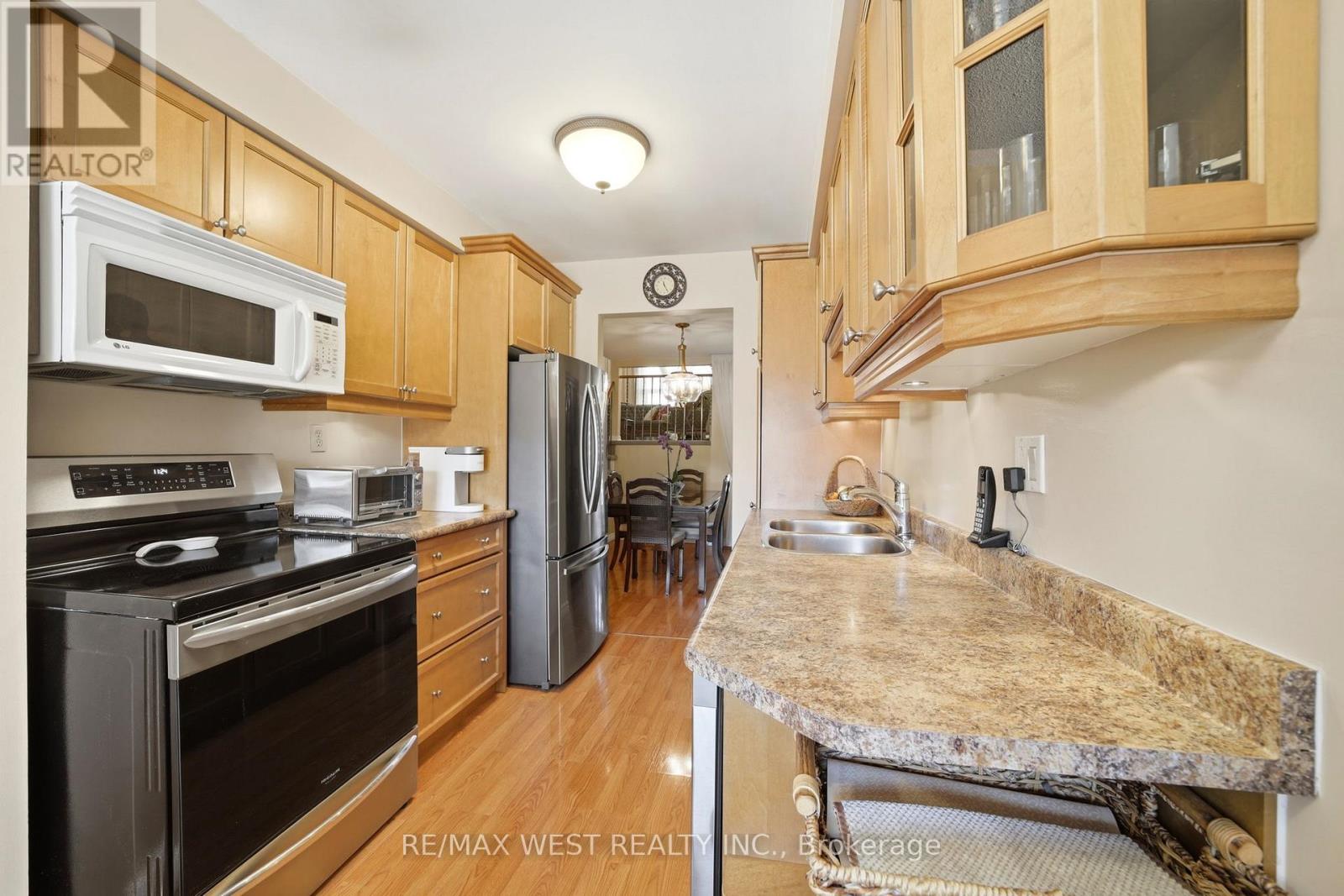 68 Buckland Way, Brampton, Ontario  L6V 3P4 - Photo 11 - W12963978